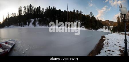 Il lago Banjosa è un lago artificiale e una località turistica a 18 chilometri dalla città di Rawalakot nel distretto di Poonch, Azad Kashmir, Foto Stock