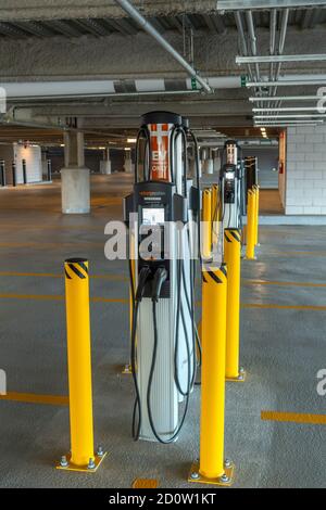 Stazione di ricarica pubblica per auto elettriche e veicoli, Boston USA Foto Stock