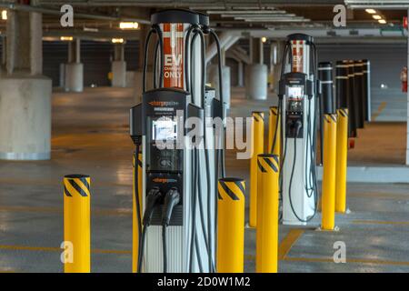 Stazione di ricarica pubblica per auto elettriche e veicoli, Boston USA Foto Stock