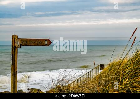 Primo piano del cartello della costa Norfolk su Cart Spiaggia di Gap Foto Stock