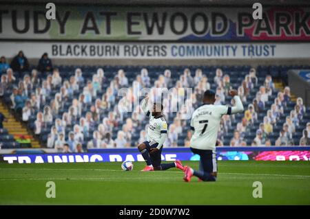 BLACKBURN, INGHILTERRA. 3 OTTOBRE Leandro Bacuna della città di Cardiff e Junior Hoilett della città di Cardiff prima della partita del campionato Sky Bet tra Blackburn Rovers e Cardiff City a Ewood Park, Blackburn sabato 3 ottobre 2020. (Credit: Pat Scaasi | MI News) Credit: MI News & Sport /Alamy Live News Foto Stock