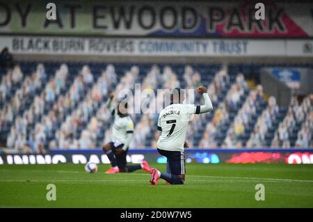 BLACKBURN, INGHILTERRA. 3 OTTOBRE Leandro Bacuna della città di Cardiff e Junior Hoilett della città di Cardiff prima della partita del campionato Sky Bet tra Blackburn Rovers e Cardiff City a Ewood Park, Blackburn sabato 3 ottobre 2020. (Credit: Pat Scaasi | MI News) Credit: MI News & Sport /Alamy Live News Foto Stock