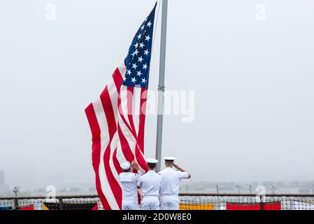 Boston, Massachusetts. 13 giugno 2017. Vela Boston. Fotografato dalla USS Whidbey Island. Foto Stock