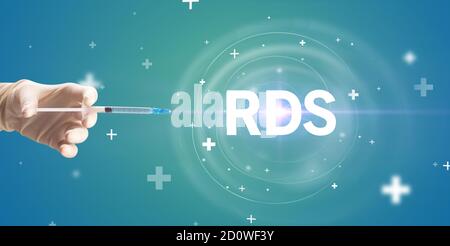 Ago per siringa con vaccino virale e abbreviazione RDS, concetto antidoto Foto Stock
