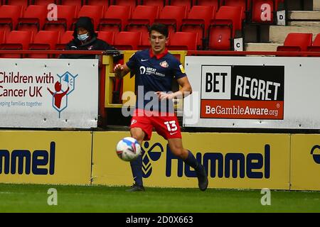 Londra, Regno Unito. 03 ottobre 2020. Luke o'Nien (13) di Sunderland in azione durante la prima partita di calcio EFL Skybet, Charlton Athletic contro Sunderland alla Valley di Londra sabato 3 ottobre 2020. Questa immagine può essere utilizzata solo per scopi editoriali. Solo per uso editoriale, è richiesta una licenza per uso commerciale. Nessun utilizzo nelle scommesse, nei giochi o nelle pubblicazioni di un singolo club/campionato/giocatore. pic by Tom Smeeth/Andrew Orchard sports photography/Alamy Live news Credit: Andrew Orchard sports photography/Alamy Live News Foto Stock