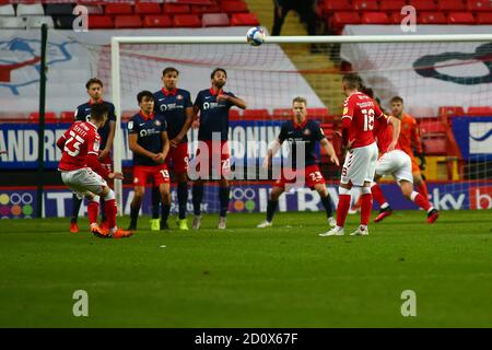 Londra, Regno Unito. 03 ottobre 2020. Dylan Levitt (23) di Charlton Athletic spara in goal durante la partita di calcio EFL Skybet League One, Charlton Athletic contro Sunderland alla Valley di Londra sabato 3 ottobre 2020. Questa immagine può essere utilizzata solo per scopi editoriali. Solo per uso editoriale, è richiesta una licenza per uso commerciale. Nessun utilizzo nelle scommesse, nei giochi o nelle pubblicazioni di un singolo club/campionato/giocatore. pic by Tom Smeeth/Andrew Orchard sports photography/Alamy Live news Credit: Andrew Orchard sports photography/Alamy Live News Foto Stock