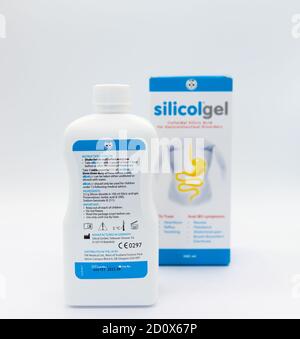 Irvine, Scotland, UK - 01 ottobre 2020: Prodotto di marca silicolgel con lo stesso nome in bottiglia e tappo di plastica riciclabili. Foto Stock