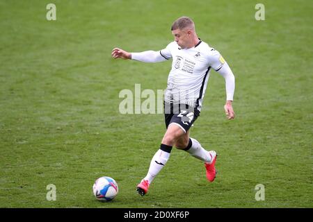 Swansea, Regno Unito. 03 ottobre 2020. Jake Bidwell della città di Swansea in azione. EFL Skybet Championship, Swansea City contro Millwall al Liberty Stadium di Swansea sabato 3 ottobre 2020. Questa immagine può essere utilizzata solo per scopi editoriali. Solo per uso editoriale, è richiesta una licenza per uso commerciale. Nessun utilizzo nelle scommesse, nei giochi o nelle pubblicazioni di un singolo club/campionato/giocatore. pic di Andrew Orchard/Andrew Orchard sports photography/Alamy Live news Credit: Andrew Orchard sports photography/Alamy Live News Foto Stock