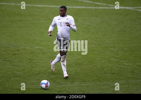 Swansea, Regno Unito. 03 ottobre 2020. Marc Guehi di Swansea City in Action.EFL Skybet Championship, Swansea City contro Millwall al Liberty Stadium di Swansea sabato 3 ottobre 2020. Questa immagine può essere utilizzata solo per scopi editoriali. Solo per uso editoriale, è richiesta una licenza per uso commerciale. Nessun utilizzo nelle scommesse, nei giochi o nelle pubblicazioni di un singolo club/campionato/giocatore. pic di Andrew Orchard/Andrew Orchard sports photography/Alamy Live news Credit: Andrew Orchard sports photography/Alamy Live News Foto Stock