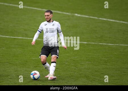 Swansea, Regno Unito. 03 ottobre 2020. Matt Grimes di Swansea City in azione. EFL Skybet Championship, Swansea City contro Millwall al Liberty Stadium di Swansea sabato 3 ottobre 2020. Questa immagine può essere utilizzata solo per scopi editoriali. Solo per uso editoriale, è richiesta una licenza per uso commerciale. Nessun utilizzo nelle scommesse, nei giochi o nelle pubblicazioni di un singolo club/campionato/giocatore. pic di Andrew Orchard/Andrew Orchard sports photography/Alamy Live news Credit: Andrew Orchard sports photography/Alamy Live News Foto Stock