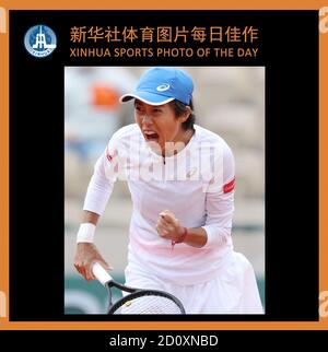 Pechino, Francia. 3 ottobre 2020. XINHUA SPORT FOTO DEL GIORNO RILASCIATO IN OTTOBRE. 4, 2020. Zhang Shuai in Cina reagisce durante la terza partita femminile contro Clara Burel in Francia nel torneo di tennis Open 2020 al Roland Garros a Parigi, Francia, 3 ottobre 2020. Credit: Gao Jing/Xinhua/Alamy Live News Foto Stock