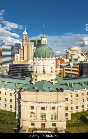 Indiana Statehouse, a Indianapolis in un pomeriggio soleggiato. Foto Stock