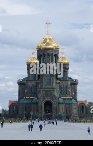 REGIONE DI MOSCA, RUSSIA - 25 AGOSTO 2020: Il tempio principale delle forze armate della Federazione Russa in un giorno di agosto nuvoloso Foto Stock