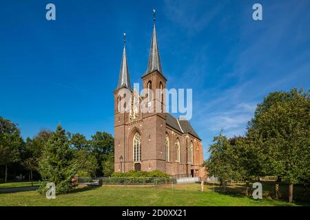 D-Borken, D-Borken-Rhedebruegge, Parco Naturale Hohe Mark Westmuensterland, Muensterland, Westfalia, Renania Settentrionale-Vestfalia, NRW, Chiesa Immacolata di Maria, chiesa parrocchiale cattolica, chiesa votiva, chiesa in mattoni, neo-gotica Foto Stock