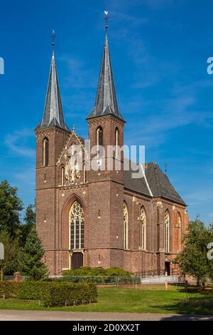 D-Borken, D-Borken-Rhedebruegge, Parco Naturale Hohe Mark Westmuensterland, Muensterland, Westfalia, Renania Settentrionale-Vestfalia, NRW, Chiesa Immacolata di Maria, chiesa parrocchiale cattolica, chiesa votiva, chiesa in mattoni, neo-gotica Foto Stock