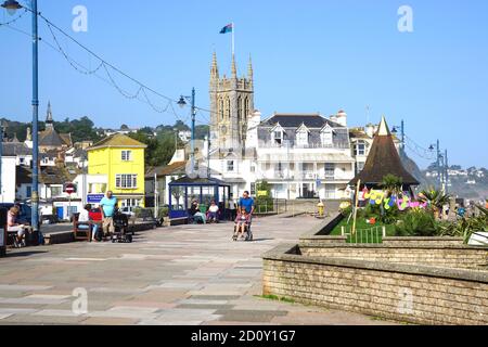 Teignmouth, Devon, Regno Unito. 17 settembre 2020. Turisti e gente del posto che si godono la Den Promenade a Teignmouth in Devon, Regno Unito. Foto Stock