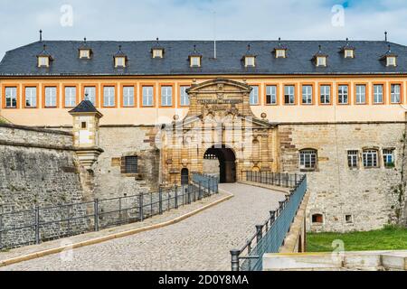 L'ex casa del comandante con Peterstor si trova sul Peterberg. La cittadella barocca si trova a Erfurt, Turingia, Germania, Europa Foto Stock