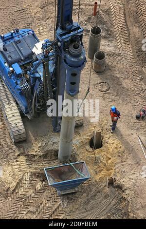 vista aerea del carro di perforazione sul cantiere Foto Stock