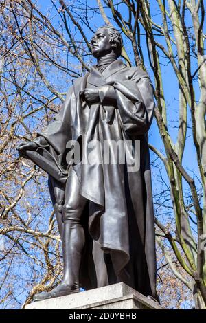 William Pitt la statua più giovane eretta in Hanover Square Londra Inghilterra Regno Unito nel 1831 un primo ministro britannico del Periodo georgiano che è un popolare Foto Stock