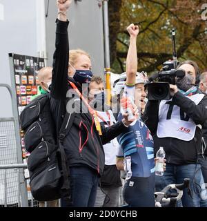 Luik, Belgio. 04 ottobre 2020. LUIK, 4-10-2020, ciclismo, Luik Bastenaken luik, Lizzie Deignan wint Luik Bastenaken Luik Credit: Pro Shots/Alamy Live News Foto Stock