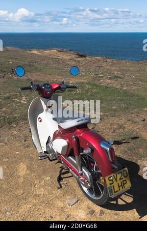 moto dh UK Honda super cub c125 rosso supercub commuter moto Foto Stock