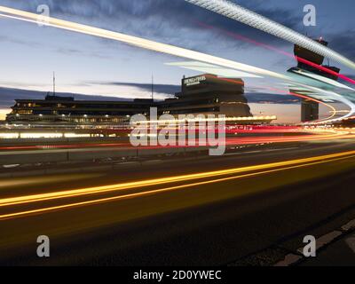 Berlino, Germania. 29 Settembre 2020. L'aeroporto Tegel in serata. (Esposizione lunga) Credit: Paul Zinken/dpa-Zentralbild/ZB/dpa/Alamy Live News Foto Stock