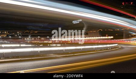 Berlino, Germania. 29 Settembre 2020. L'aeroporto Tegel in serata. (Esposizione lunga) Credit: Paul Zinken/dpa-Zentralbild/ZB/dpa/Alamy Live News Foto Stock