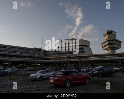 Berlino, Germania. 29 Settembre 2020. L'aeroporto Tegel in serata. Credit: Paul Zinken/dpa-Zentralbild/ZB/dpa/Alamy Live News Foto Stock