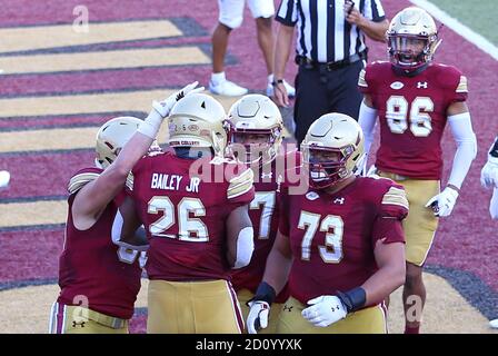 Stadio Alumni. 3 ottobre 2020. MA, USA; i giocatori del Boston College Eagles celebrano un incontro durante la partita di football NCAA tra North Carolina Tar Heels e Boston College Eagles all'Alumni Stadium. Anthony Nesmith/CSM/Alamy Live News Foto Stock