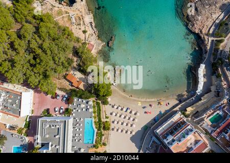 Foto del 28 luglio 2020 mostra Portinatx a Ibiza, parte delle Isole Baleari spagnole, che è popolare tra le famiglie britanniche, ma è ora una zona no go per i turisti britannici. Foto Stock