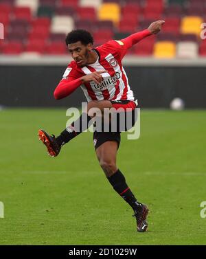 Dominic Thompson di Brentford durante la partita del campionato Sky Bet al Brentford Community Stadium di Londra. Foto Stock