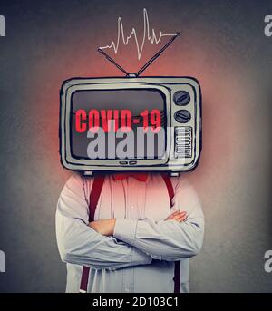 Uomo con TV set invece di una testa non guardare Interrompere le notizie di Coronavirus Foto Stock