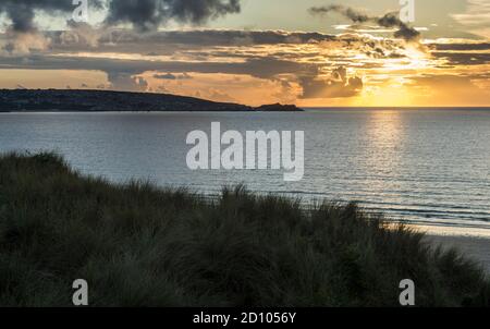 Tramonto a Ghian, affacciato sulla baia di St Ives in Cornovaglia, Regno Unito. Preso il 17 agosto 2020. Foto Stock