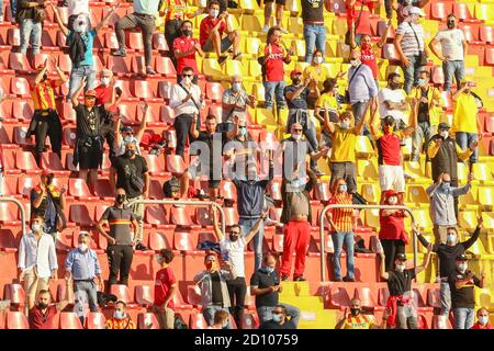 Benevento, Italia. 04th Oct, 2020. I 1000 tifosi del benevento celebrano la vittoria della loro squadra durante la Serie A Football Match Benevento vs Bologna FC Credit: Independent Photo Agency/Alamy Live News Foto Stock