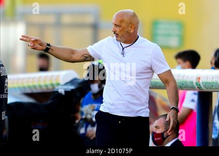 Benevento, Italia. 04 ottobre 2020. La coach serba di Bologna Sinisa Miahajlovic gesti durante la serie A partita di calcio Benevento vs Bologna FC Credit: Agenzia indipendente di fotografia/Alamy Live News Foto Stock