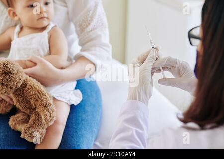 Pronto per l'iniezione del vaccino Foto Stock