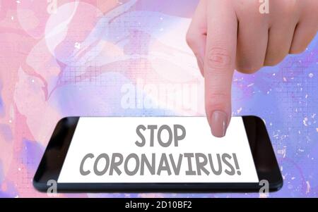 Testo di scrittura di parole Stop Coronavirus. Foto d'affari che mostra la campagna di sensibilizzazione contro le malattie che lotta per ridurre i casi COVID19 gadget moderni con whit Foto Stock