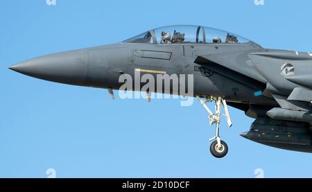 F-15E Strike Eagle forma 492nd 'Mad Hatters' squadrone approccio a. Atterra a RAF Lakenheath Foto Stock