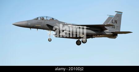 F-15E Strike Eagle forma 492nd 'Mad Hatters' squadrone approccio a. Atterra a RAF Lakenheath Foto Stock