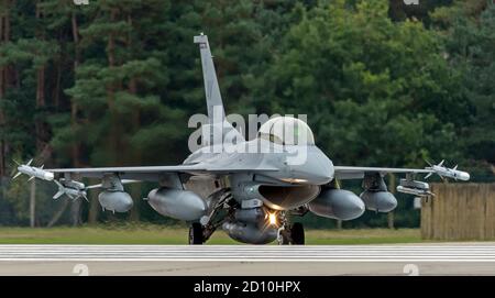 510 Fighter Squadron F-16 Fighting Falcons decollano le preparazioni, prima della depazione da RAF Laknheath Foto Stock