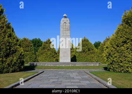 Il memoriale di Soldier Broding al Memoriale di Saint Julien che segna gli attacchi di gas tedeschi del 1st dal 22 al 24 aprile 1915 a Langemark-Poelkapelle, Belgio Foto Stock