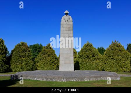 Il memoriale di Soldier Broding al Memoriale di Saint Julien che segna gli attacchi di gas tedeschi del 1st dal 22 al 24 aprile 1915 a Langemark-Poelkapelle, Belgio Foto Stock