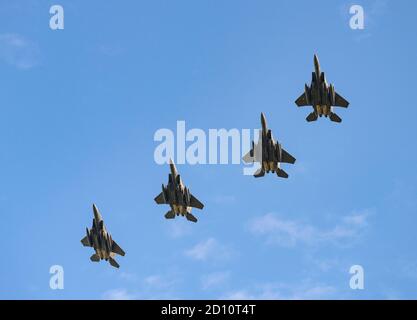 4 nave di F-15 Sciopero Eagles di ritorno alla base a. RAF Lakenheath Foto Stock