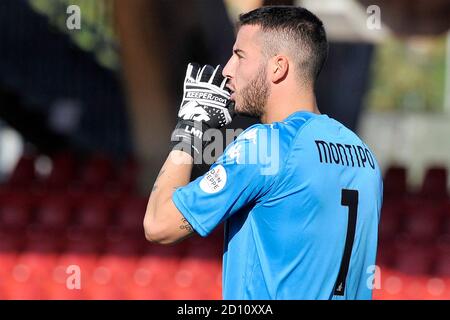 Benevento, Italia. 04 ottobre 2020. Lorenzo Montipò portiere di Benevento, durante la partita della serie A tra Benevento e Bologna, risultato finale 1-0, disputata allo stadio Ciro Vigorito di Benevento. Italia, il 4 ottobre 2020. (Foto di Vincenzo Izzo/Sipa USA) Credit: Sipa USA/Alamy Live News Foto Stock