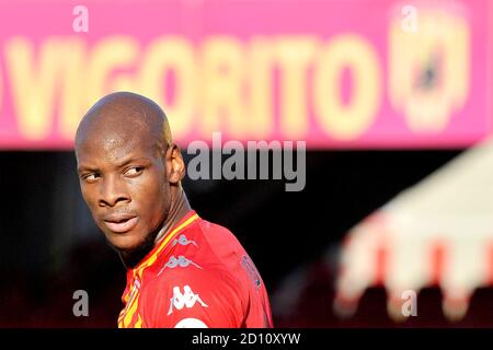 Benevento, Italia. 04 ottobre 2020. Bryan Dabo giocatore di Benevento, durante la partita della serie A tra Benevento e Bologna risultato finale 1-0, partita disputata allo stadio Ciro Vigorito di Benevento. Italia, il 4 ottobre 2020. (Foto di Vincenzo Izzo/Sipa USA) Credit: Sipa USA/Alamy Live News Foto Stock