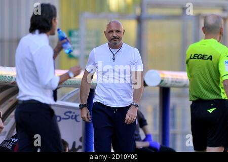 Benevento, Italia. 04 ottobre 2020. Sinisa Mihajlovic allenatore bolognese, durante la partita del campionato italiano di calcio Serie A tra Benevento e Bologna risultato finale 1-0, partita disputata allo stadio del Ciro Vigorito di Benevento. Italia, il 4 ottobre 2020. (Foto di Vincenzo Izzo/Sipa USA) Credit: Sipa USA/Alamy Live News Foto Stock