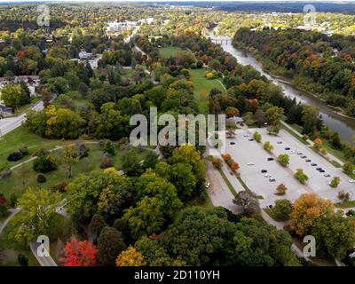1 ottobre 2020, Springbank Park a Londra, Ontario Canada. Vista aerea verso ovest Twards Byron. Luke Durda/Alamy Foto Stock
