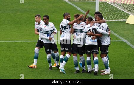 Curitiba, Brasile. 04 ottobre 2020. Celebrazione del gol di Robson durante Coritiba x São Paulo tenuto allo stadio Couto Pereira a Curitiba, PR. Credit: Carlos Pereyra/FotoArena/Alamy Live News Foto Stock