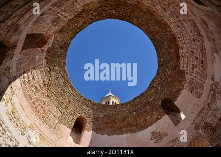 Oculo del vestibolo del Palazzo di Diocleziano e il campanile della Cattedrale di San Domnio, Spalato, Croazia Foto Stock