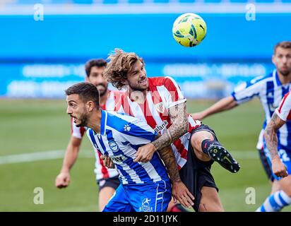 Inigo Martinez del Club Atletico e Joselu del Deportivo Alaves Durante il campionato spagnolo la Liga partita di calcio tra Deportivo Alave Foto Stock